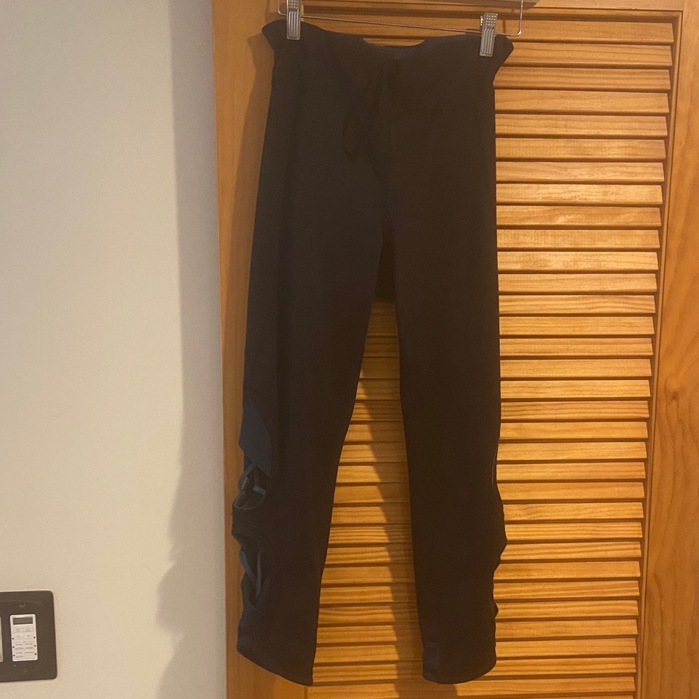 Sweaty Betty Reversible Black/Green 7/8 Leggings with Side Cutout Detail